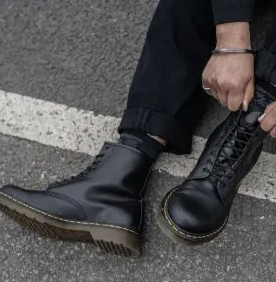 Dr. Martens 潮帅马丁靴专场 $146.55收经典8孔马丁靴