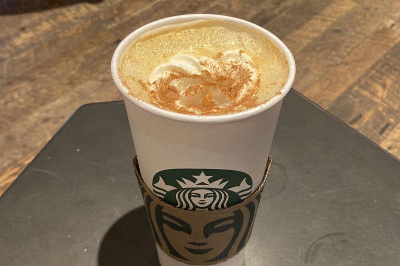 星巴克最受歡迎的季節性飲料—南瓜香料拿鐵（Pumpkin Spice Latte...