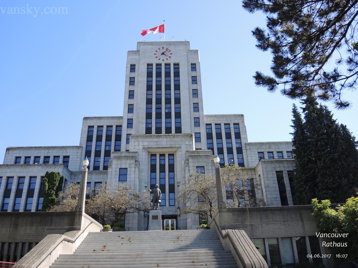 220325083117_yvr-city-hall.jpg