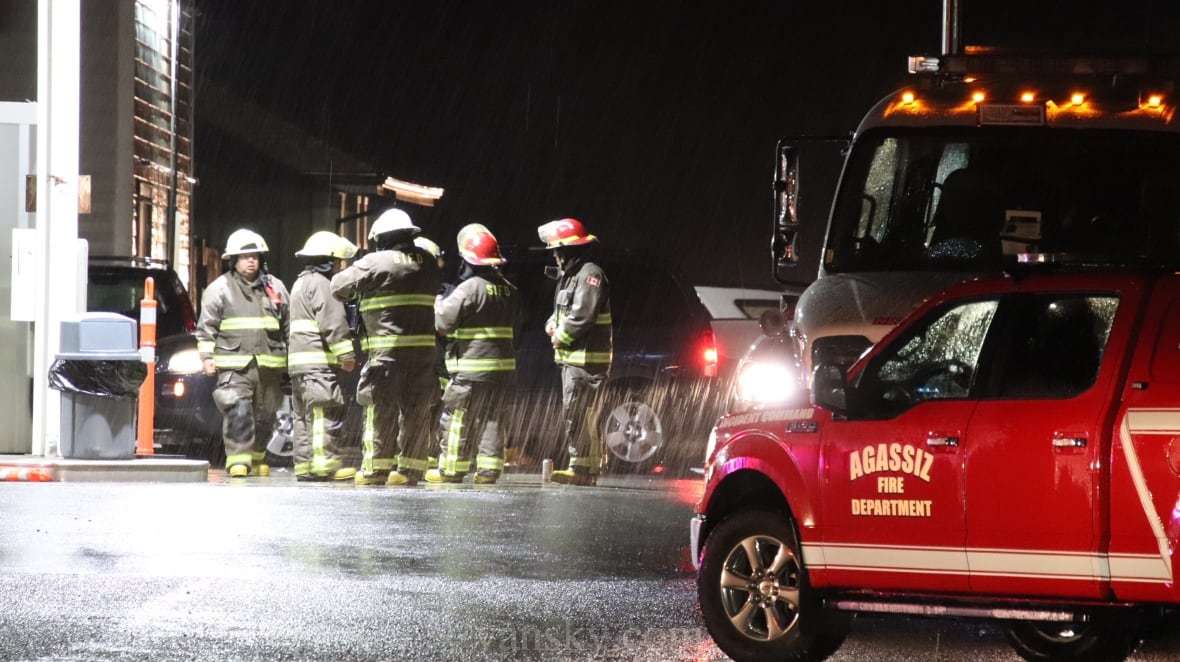 211117140240_agassiz-mudslide-firefighters.jpg