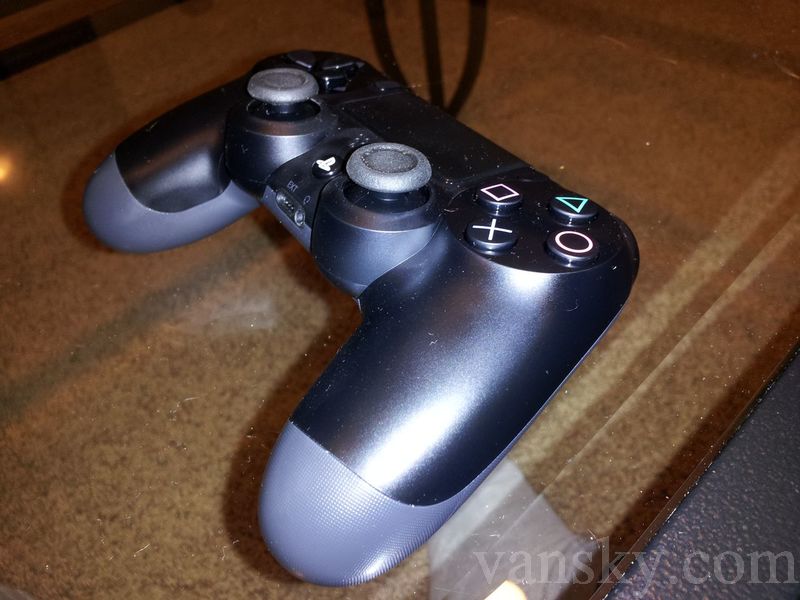 200217201716_Barclay-PS4-controller.jpg