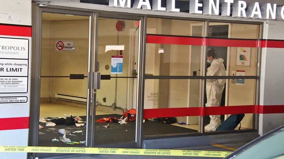 211223215113_mall-entrance-stabbing-metrotown.jpeg